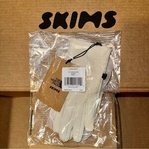 SKIMS & THE NORTH FACE - GLOVES (Bone)